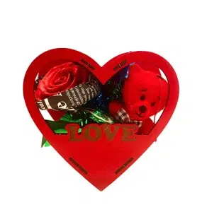 باکس ولنتاین چوبی قلبی دست‌ساز با طراحی قلبی شکل، مناسب برای هدیه ولنتاین