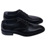 نمای پشت کفش چرم طبیعی مردانه برند اکسون