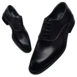 نمای کناری کفش چرم کلاسیک مشکی اکسون